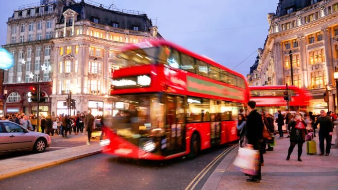 Britain Retail Sales Drop Ahead of Rising Oil Price Impact